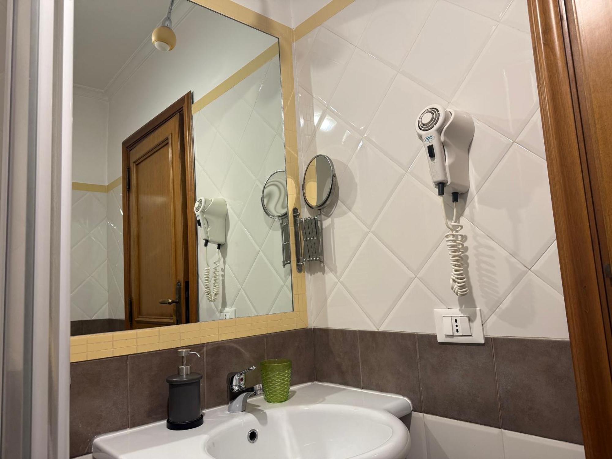 Anthony House, Anthony Floor 3, Castro Pretorio Apartment Рим Екстериор снимка