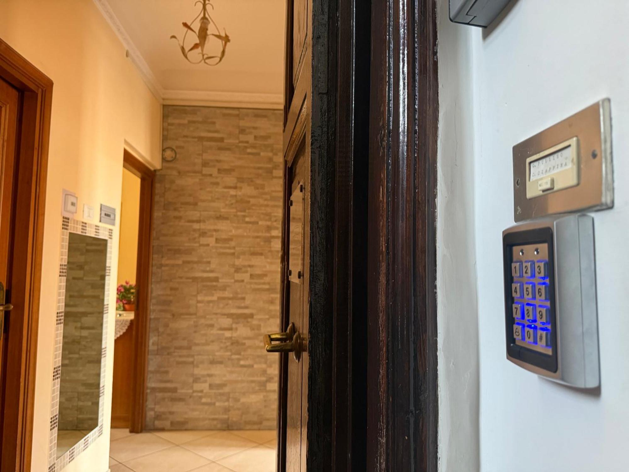 Anthony House, Anthony Floor 3, Castro Pretorio Apartment Рим Екстериор снимка